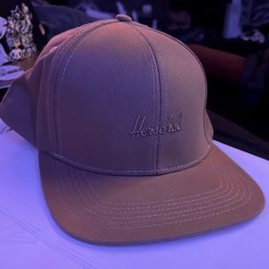 Herschel mustard yellow color snapback worn maybe once or twice. 9/10